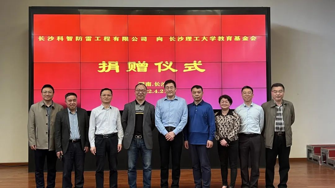 心系母校捐赠爱心,帮扶后辈再续情谊